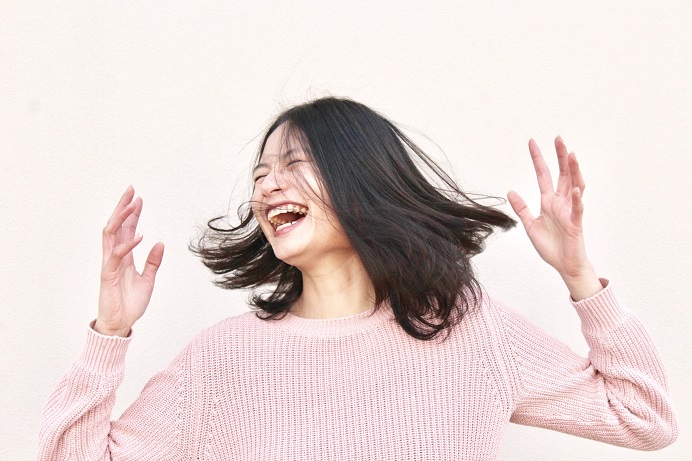 Picture of a laughing woman.